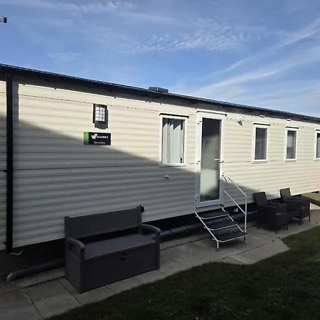 Zucolli'S Caravan At Trecco Bay Holiday Park-3