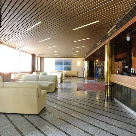 Hotel President-2