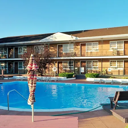 Budget Host East End Riverhead-2