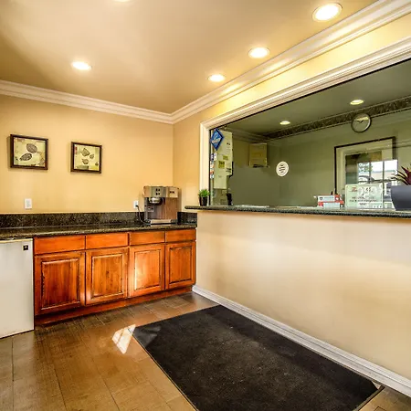 Regency Inn & Suites Downey-2