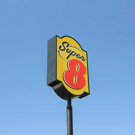 Super 8 By Wyndham Wells-2