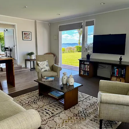 The Lake House With Private Spa Lake Rotorua-3