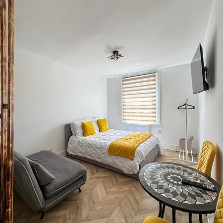 Tottenham City Stays, Opposite Seven Sisters Train Station-2