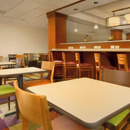 Fairfield Inn & Suites By Marriott Marshall-2