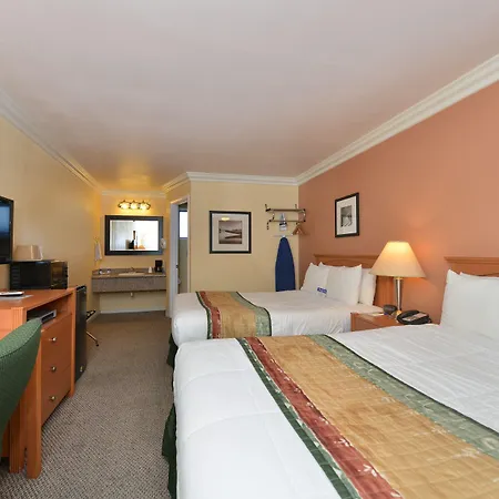 Inn By The Sfo-2