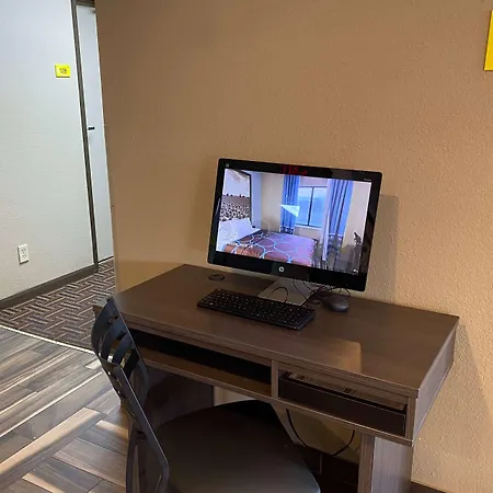 Super 8 By Wyndham Independence Ks-3