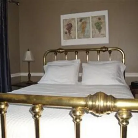 Cinnamon Bear Creekside Inn-3