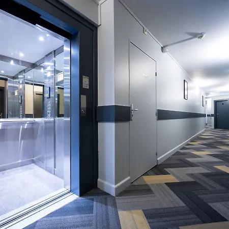 Staycity Aparthotels Paris Gare De L'Est-3