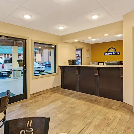 Days Inn By Wyndham Cherokee Near Casino-3