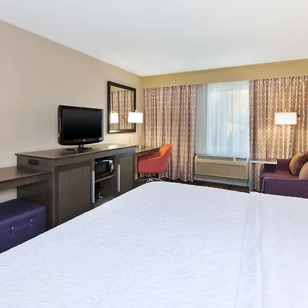 Hampton Inn Waterbury-3