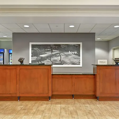 Hampton Inn & Suites Newark-Harrison-Riverwalk-3