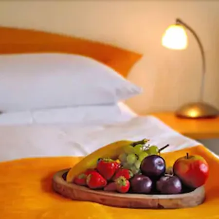 Hotel Am Segelhafen & Free Parking-2