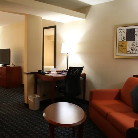 Fairfield Inn & Suites Denton-2