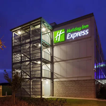 Holiday Inn Express London Stansted Airport By Ihg-2
