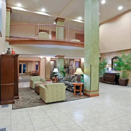 Triple Play Resort Hotel & Suites-2