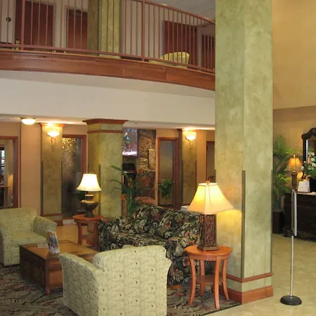 Triple Play Resort Hotel & Suites-3