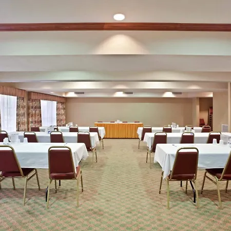 Triple Play Resort Hotel & Suites-3