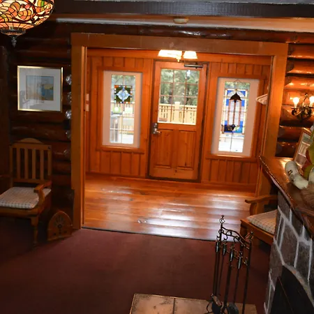 Auberge Alpine Inn-3