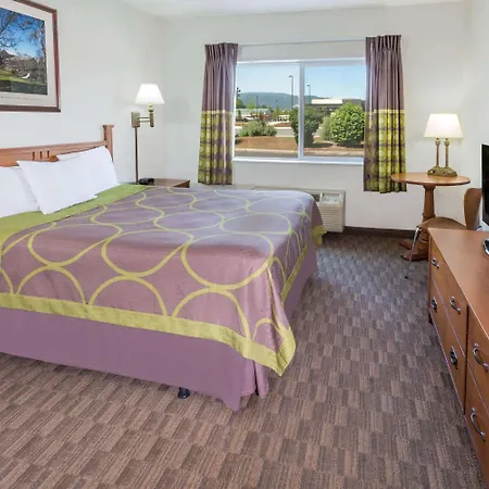 Super 8 By Wyndham Central Pt Medford-2