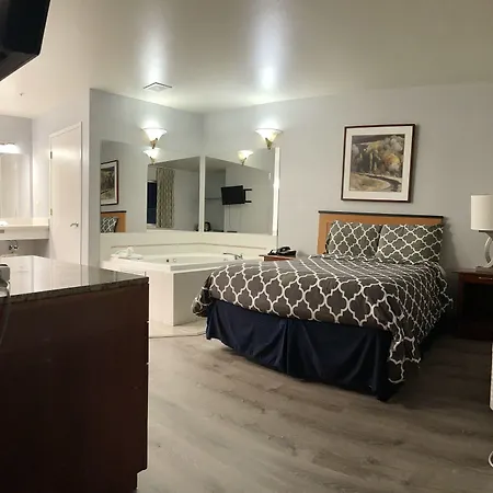 Americas Inn & Suite-3