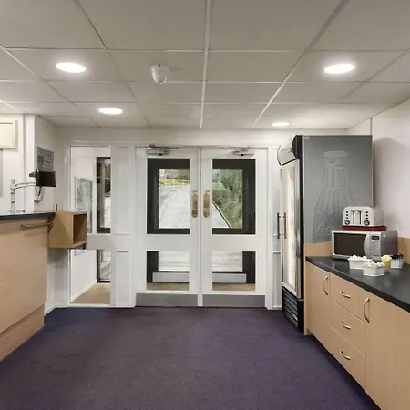 Days Inn Bridgend Cardiff-3