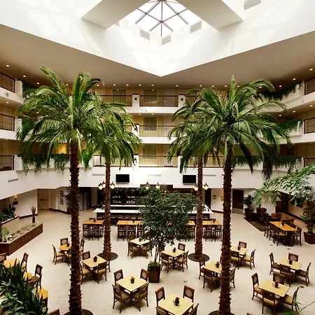 Embassy Suites La Quinta Hotel & Spa-3