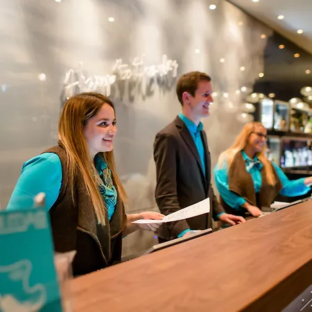 Motel One Frankfurt-Airport-3