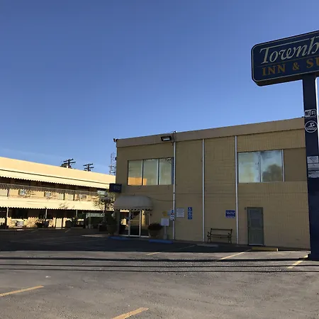 Townhouse Inn And Suites-3
