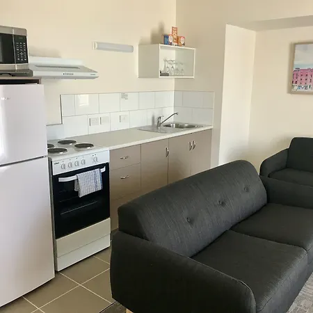 Adina Place Motel Apartments-2