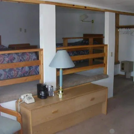Travelers Lodge-3