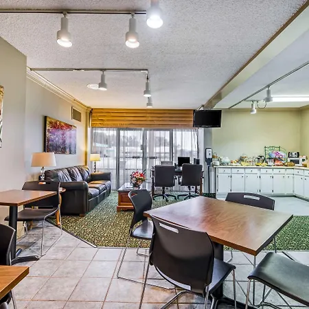 Econo Lodge Corinth-3