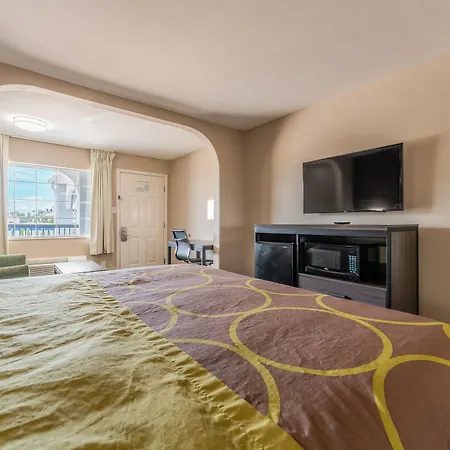 Super 8 By Wyndham Lake Charles Northeast-3