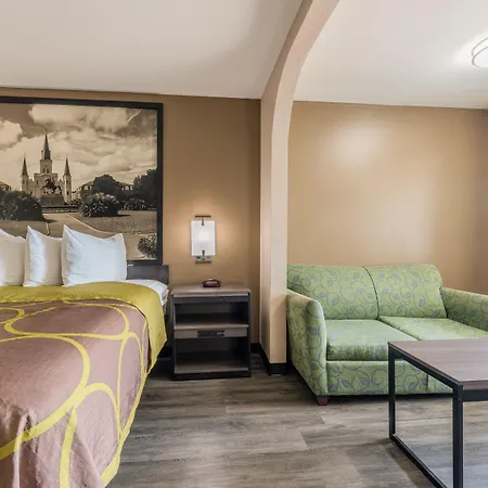 Super 8 By Wyndham Lake Charles Northeast-2