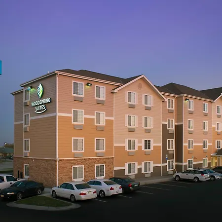 Woodspring Suites Lincoln Northeast I-80-2