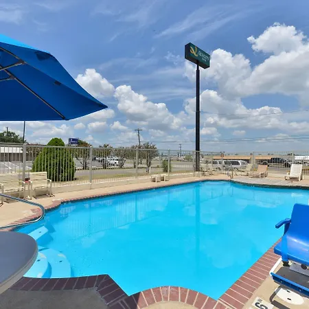 Quality Inn Gonzales-3