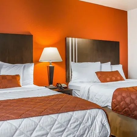 Rodeway Inn & Suites Near Okoboji Lake-3