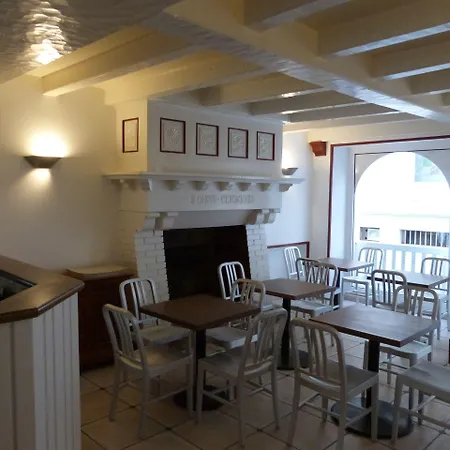 Le Petit Hotel-2