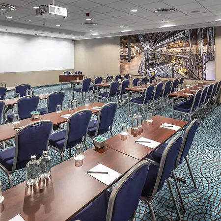 Courtyard By Marriott Prague City-2
