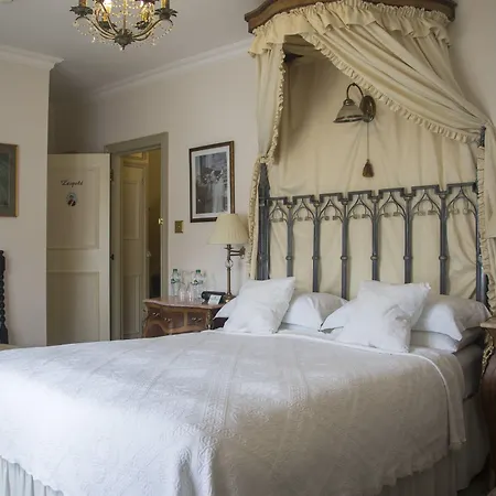 Albert & Victoria Guest House-2