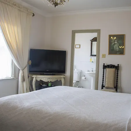 Albert & Victoria Guest House-3