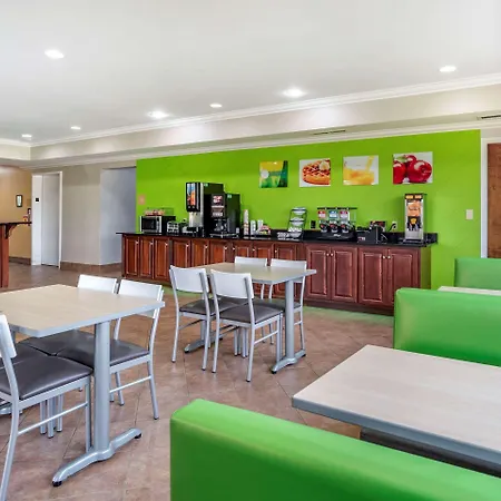 Quality Inn & Suites Demopolis-2