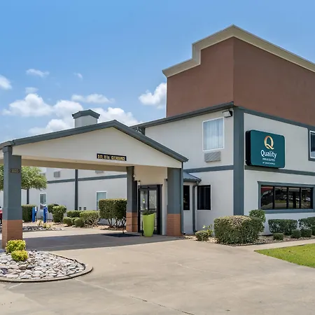 Quality Inn & Suites Demopolis-3