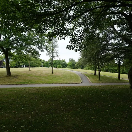 Broadfield Park Hotel-2