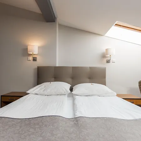 Hotel Floryan Old Town-3
