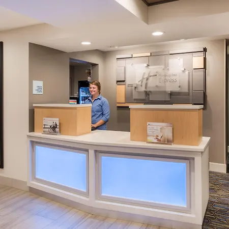 Holiday Inn Express Warrenton By Ihg-2