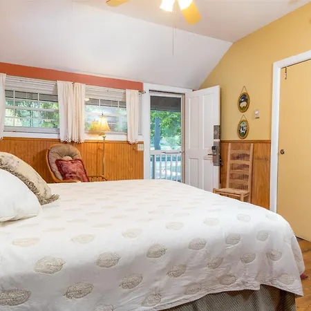 Highland Lake Inn & Resort - Flat Rock-2
