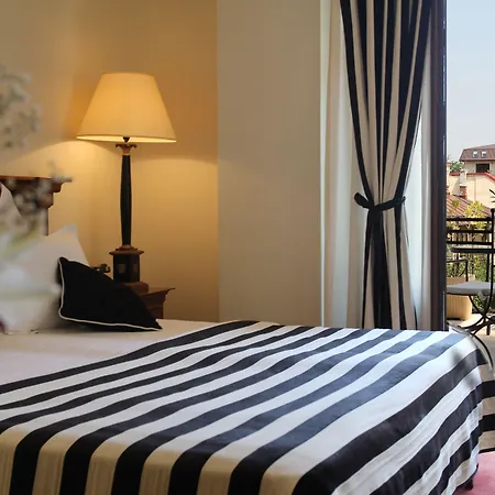 Arc De Triomphe Apartments-3