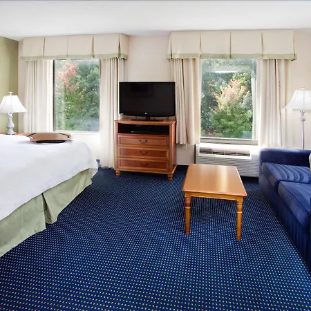 Hampton Inn & Suites Atlanta-Six Flags-2