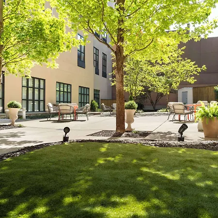Hilton Garden Inn Bloomington-2