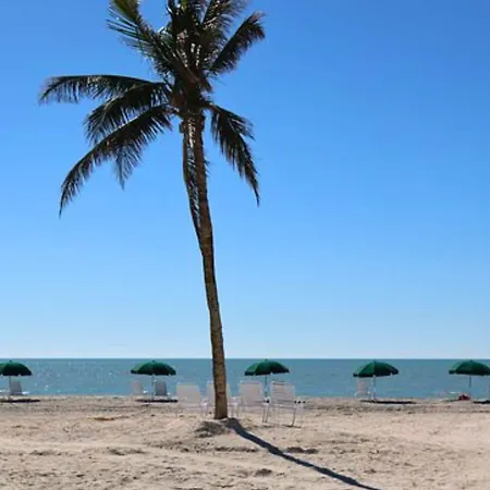 Island Inn-2
